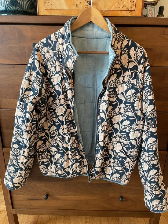 Farherty REVERSIBLE Light Wash Denim/Floral Quilted Jacket - Picture 3 of 11